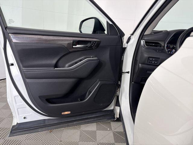 used 2021 Toyota Highlander car, priced at $32,500