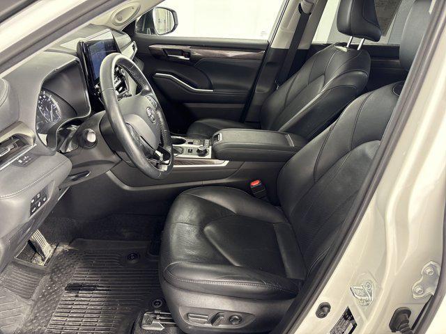 used 2021 Toyota Highlander car, priced at $32,500