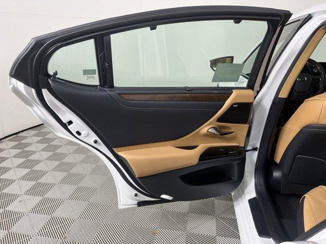 new 2024 Lexus ES 300h car