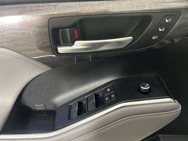 used 2021 Toyota Highlander car, priced at $36,000