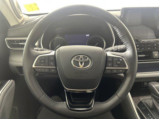 used 2021 Toyota Highlander car, priced at $36,000