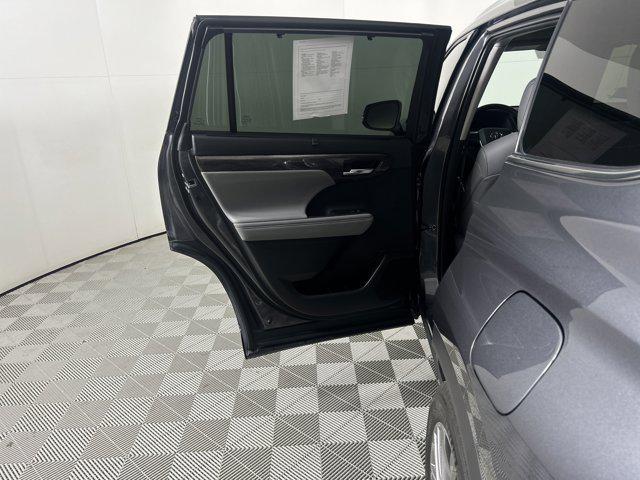 used 2021 Toyota Highlander car, priced at $36,000