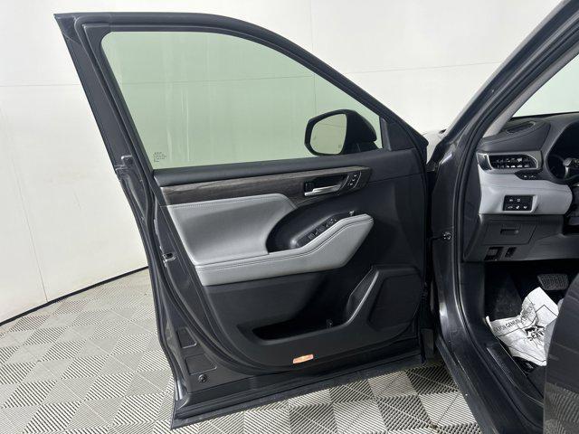used 2021 Toyota Highlander car, priced at $36,000