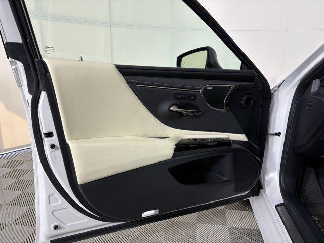 used 2022 Lexus ES 300h car, priced at $43,000