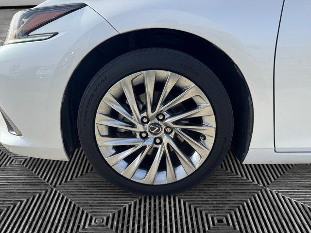 used 2020 Lexus ES 300h car, priced at $31,000
