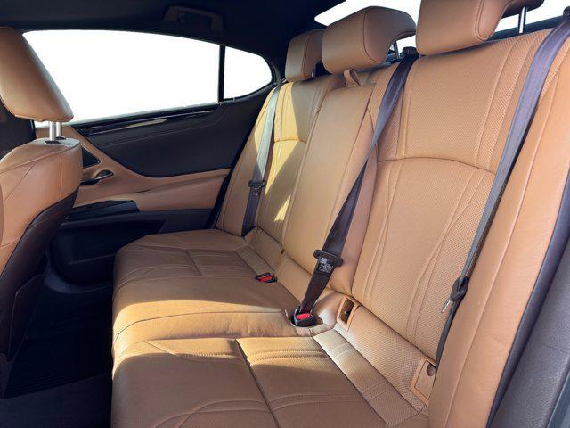 used 2020 Lexus ES 300h car, priced at $31,000