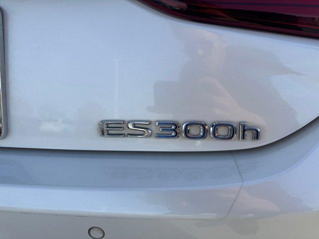 used 2020 Lexus ES 300h car, priced at $31,000