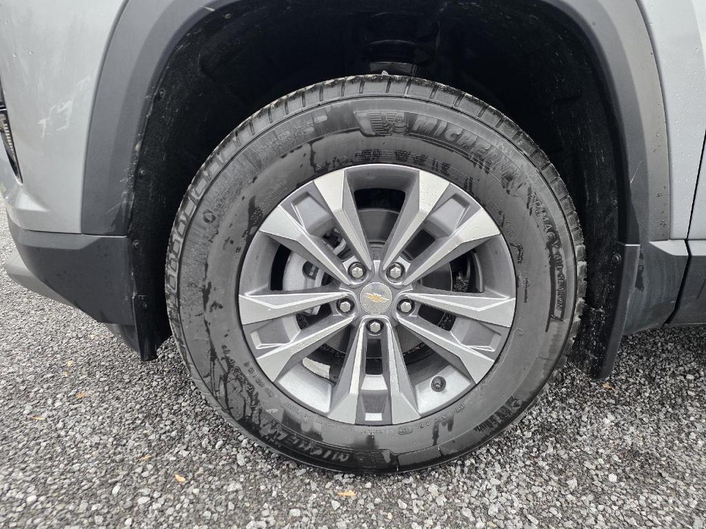 new 2026 Chevrolet Equinox car, priced at $33,145