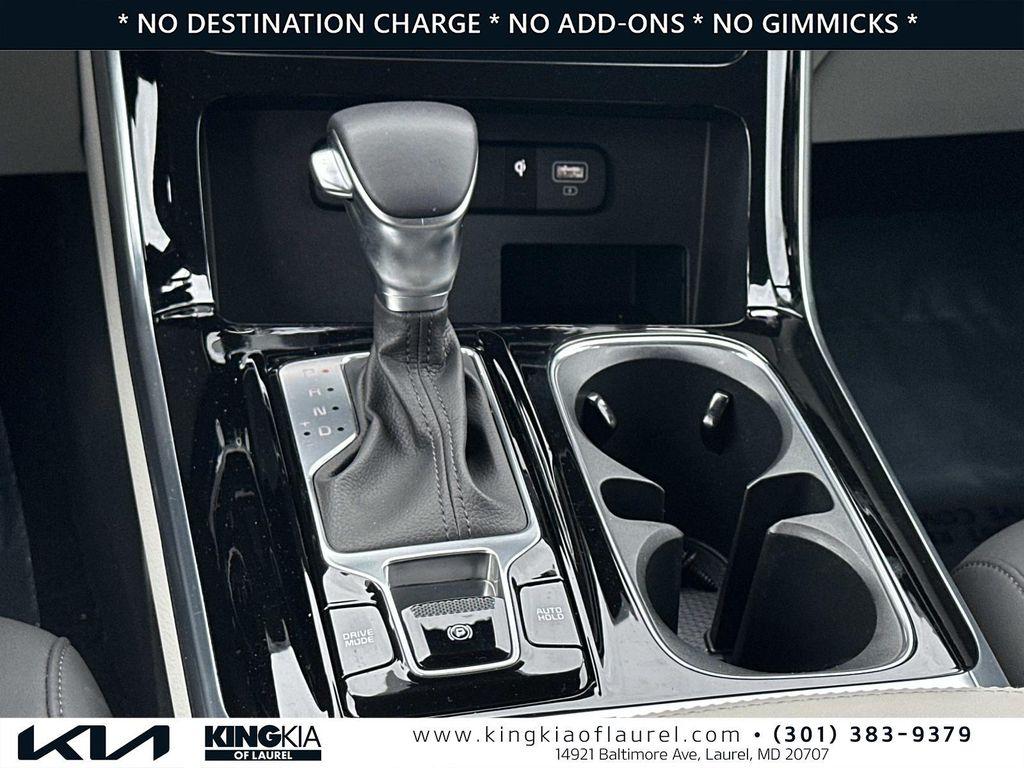 used 2024 Kia Carnival car, priced at $35,700