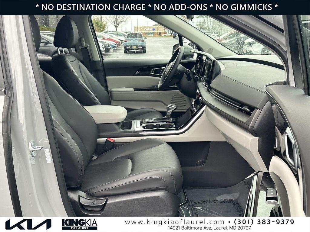 used 2024 Kia Carnival car, priced at $35,700
