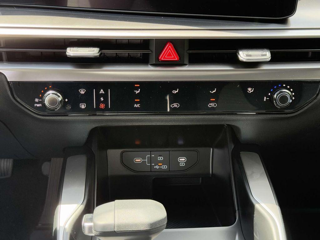 new 2025 Kia Sorento car, priced at $30,572