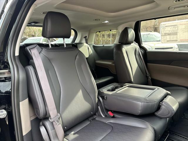 new 2025 Kia Carnival car, priced at $43,317