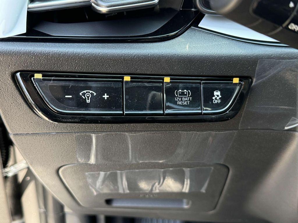 new 2025 Kia Niro car, priced at $31,028