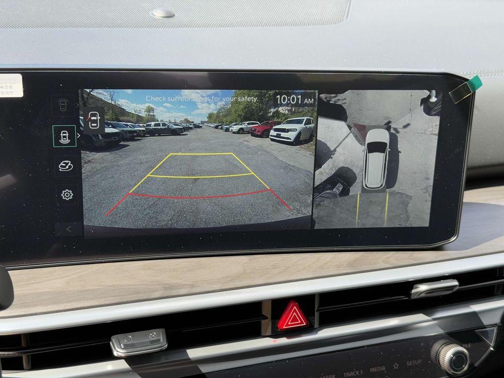 new 2025 Kia Sorento car, priced at $40,606