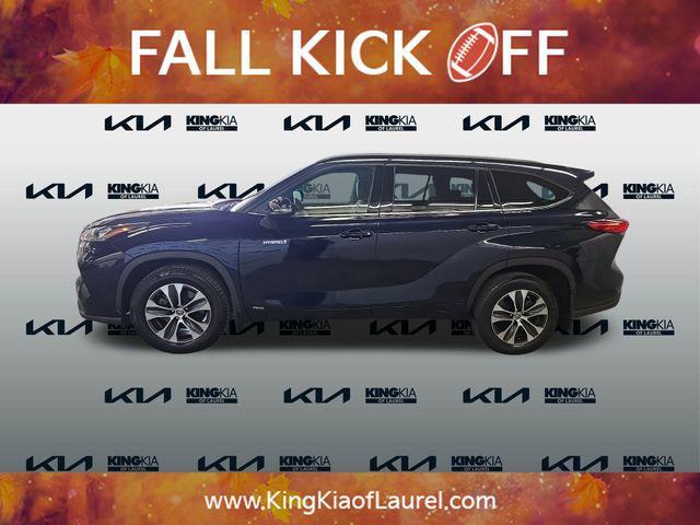 used 2020 Toyota Highlander Hybrid car, priced at $36,998