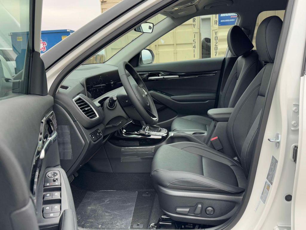 new 2025 Kia Seltos car, priced at $27,637