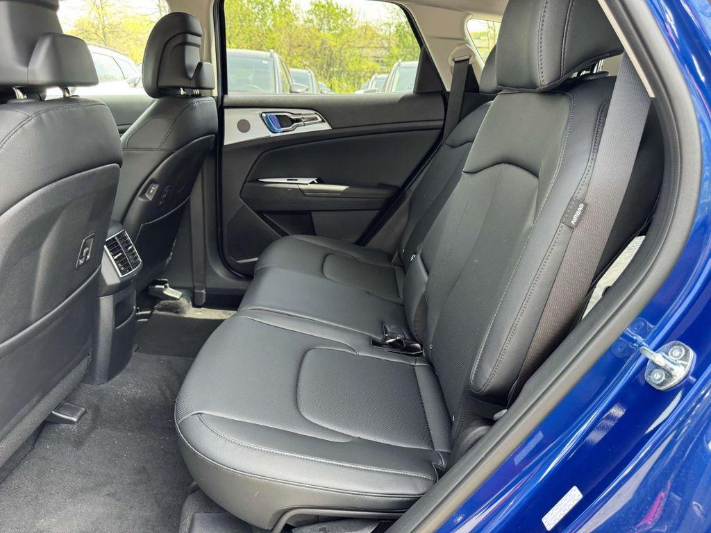 new 2025 Kia Sportage car, priced at $30,676