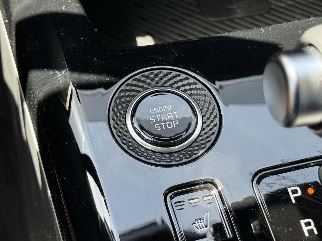 new 2025 Kia Niro car, priced at $31,008