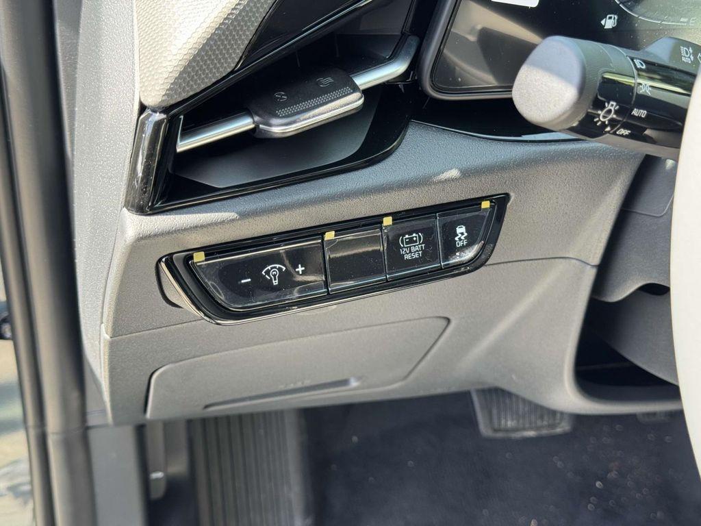 new 2025 Kia Niro car, priced at $31,008