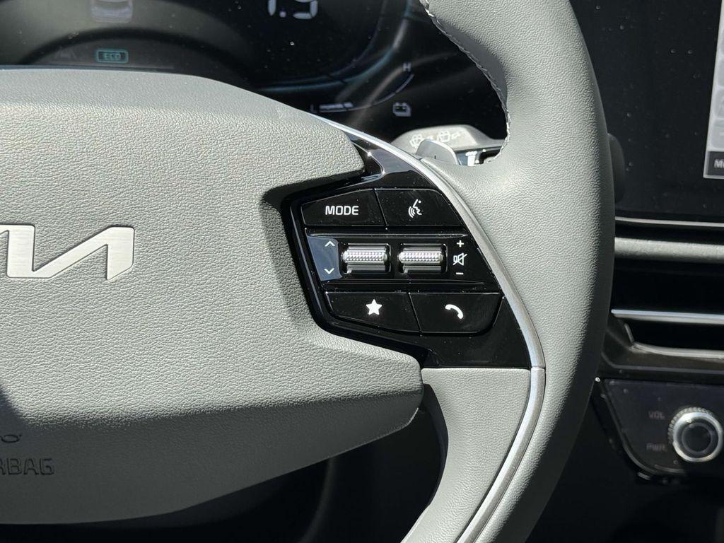 new 2025 Kia Niro car, priced at $31,008
