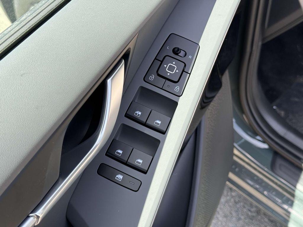 new 2025 Kia Niro car, priced at $31,008