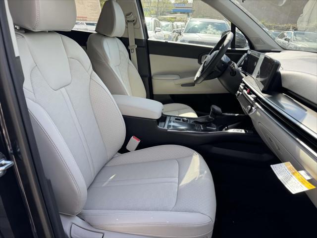 new 2025 Kia Sorento car, priced at $35,500
