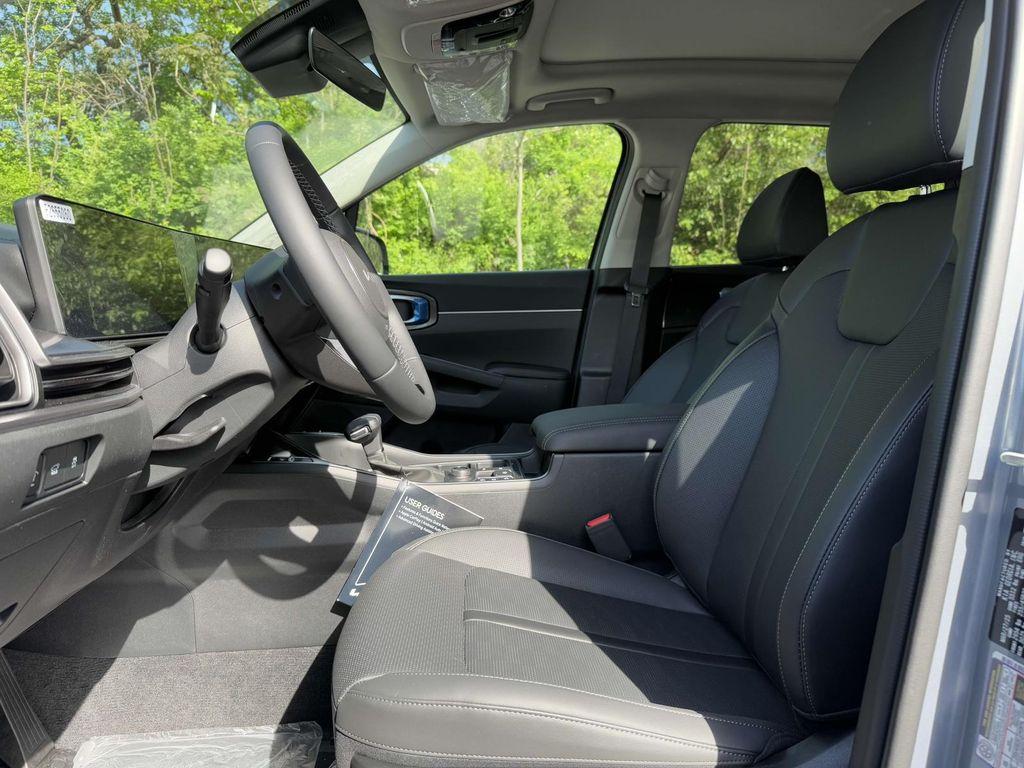 new 2025 Kia Sorento car, priced at $37,878
