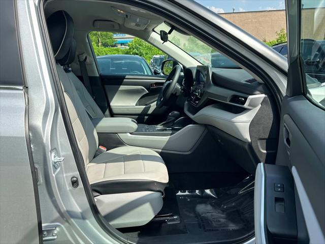 used 2023 Toyota Highlander car, priced at $34,425