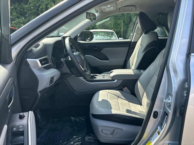 used 2023 Toyota Highlander car, priced at $34,425