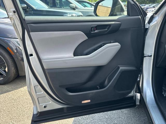 used 2023 Toyota Highlander car, priced at $34,425