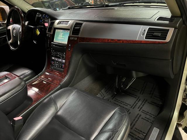 used 2009 Cadillac Escalade car, priced at $8,985