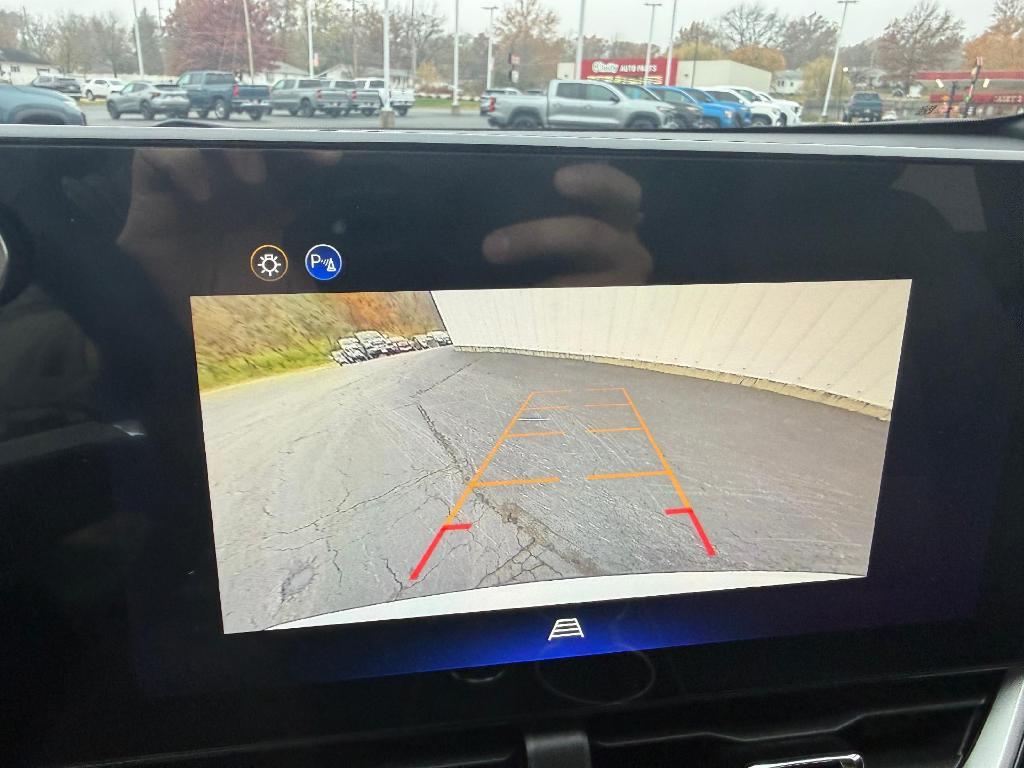 new 2026 Chevrolet Equinox car, priced at $33,680