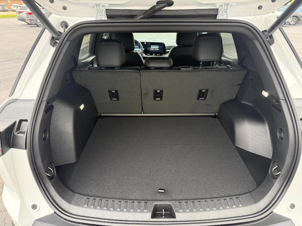 new 2026 Chevrolet Equinox car, priced at $33,680