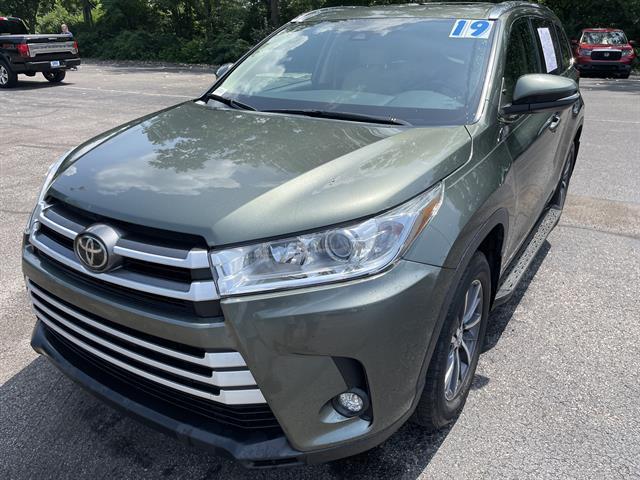 used 2019 Toyota Highlander car, priced at $26,900