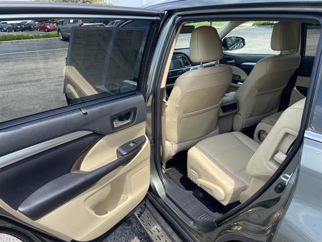 used 2019 Toyota Highlander car, priced at $26,900
