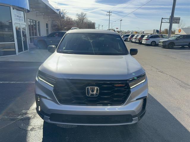 new 2025 Honda Pilot car, priced at $50,895