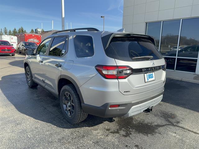 new 2025 Honda Pilot car, priced at $50,895