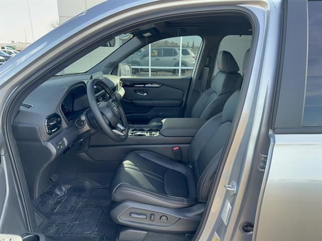 new 2025 Honda Pilot car, priced at $50,895