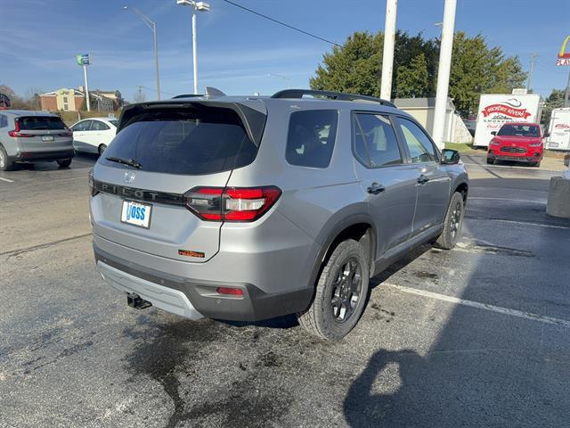 new 2025 Honda Pilot car, priced at $50,895
