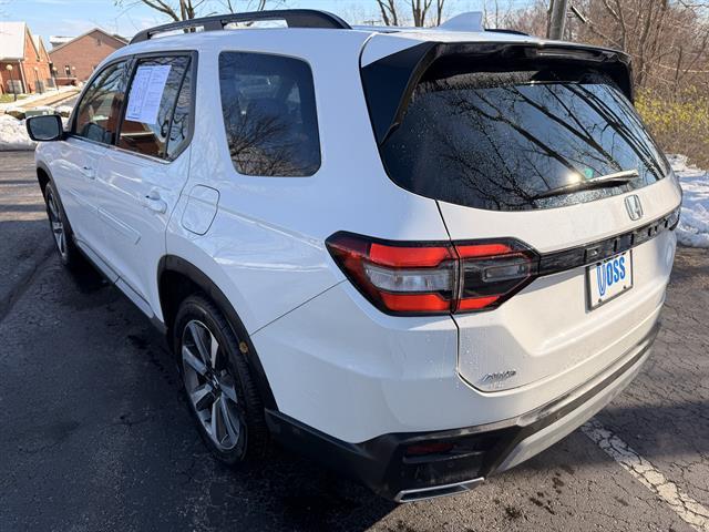 used 2025 Honda Pilot car, priced at $44,900