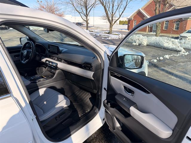 used 2025 Honda Pilot car, priced at $44,900