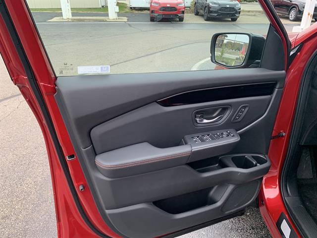 new 2025 Honda Pilot car, priced at $48,900