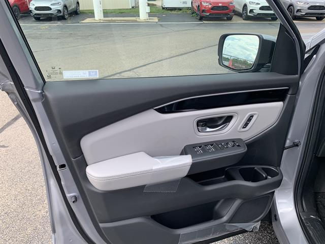new 2025 Honda Pilot car, priced at $49,000