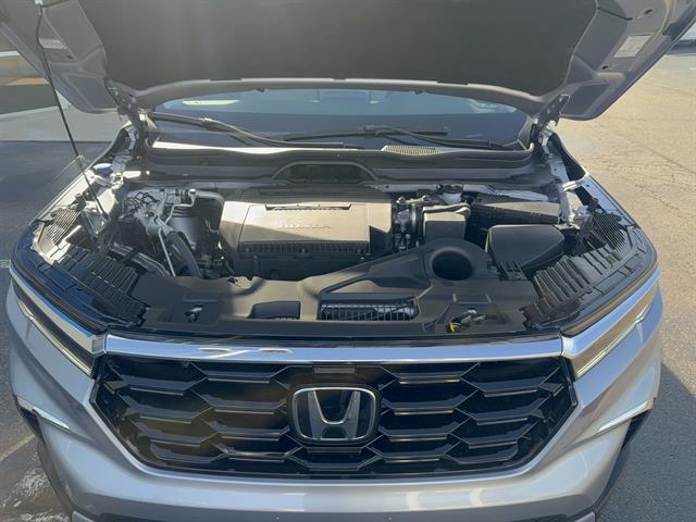 new 2025 Honda Pilot car, priced at $51,825