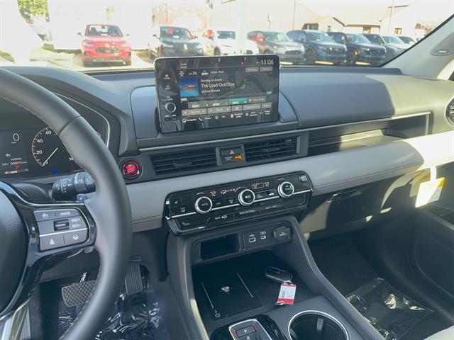 new 2025 Honda Pilot car, priced at $51,825