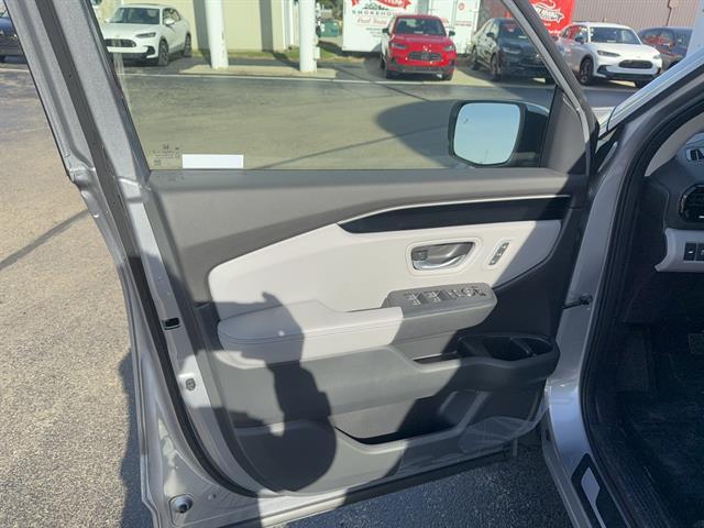 new 2025 Honda Pilot car, priced at $51,825