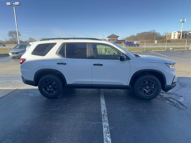 new 2025 Honda Pilot car, priced at $48,600