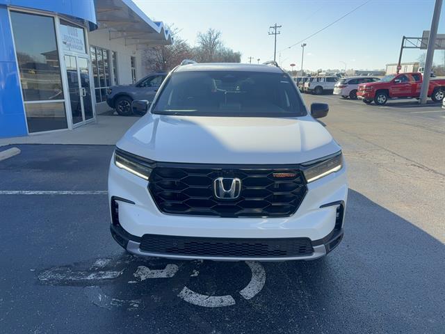 new 2025 Honda Pilot car, priced at $48,600