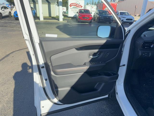 new 2025 Honda Pilot car, priced at $48,600