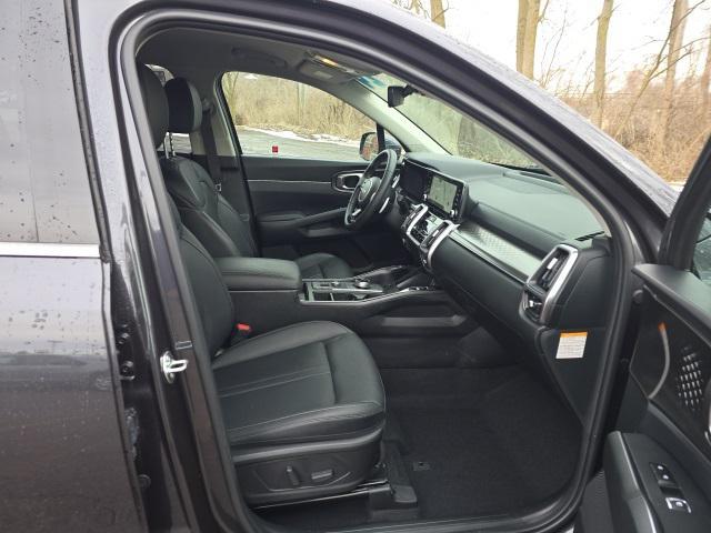 used 2024 Kia Sorento Hybrid car, priced at $31,900